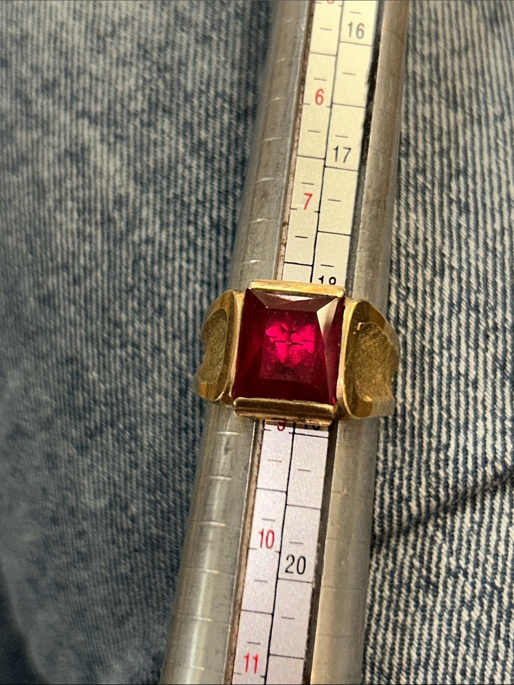 512207 10k Ruby Band